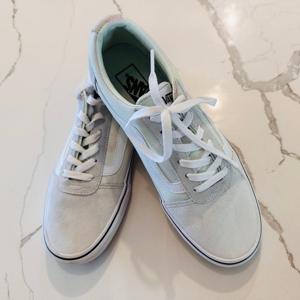 New Never Worn-
Color: Light Pastel Blue
No Box 
Mens 9.5 
Women’s 11